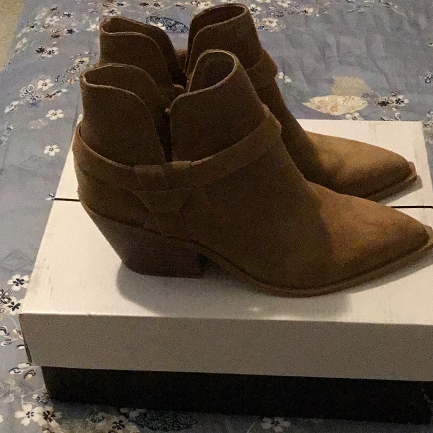 Dolce Vita Tan Suede Ankle Boots, New In Box